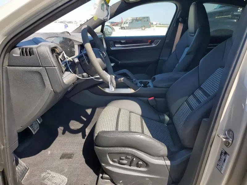 2025 PORSCHE CAYENNE GTS COUPE  