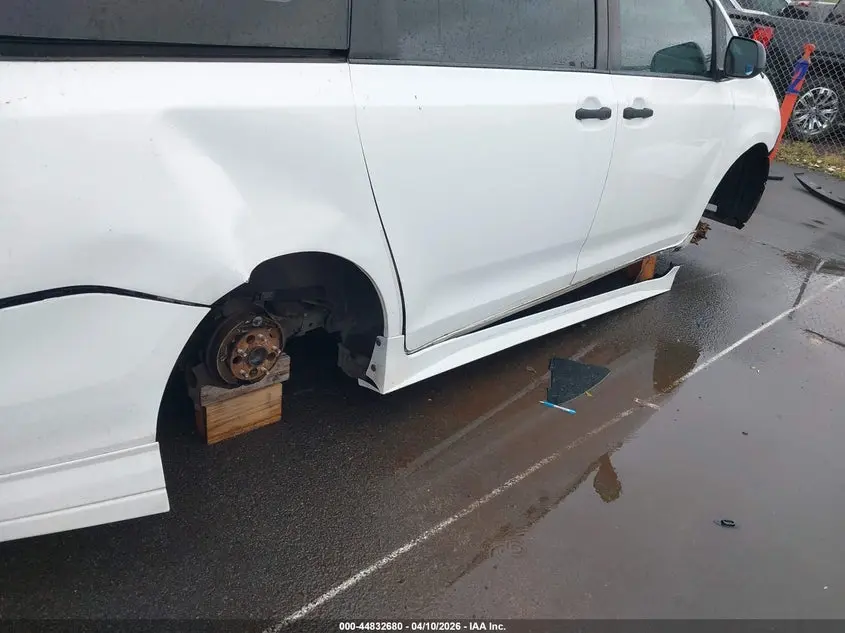 2013 TOYOTA SIENNA L V6 7 PASSENGER