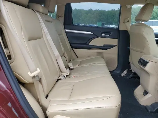 2019 TOYOTA HIGHLANDER SE