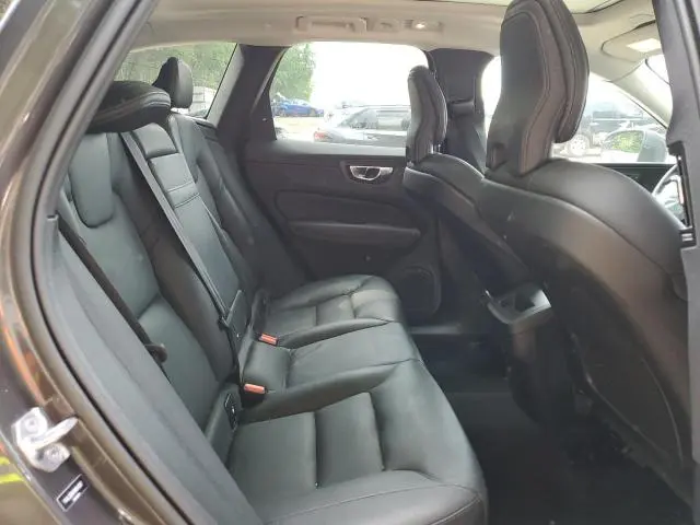 2022 VOLVO XC60 B5 MOMENTUM  