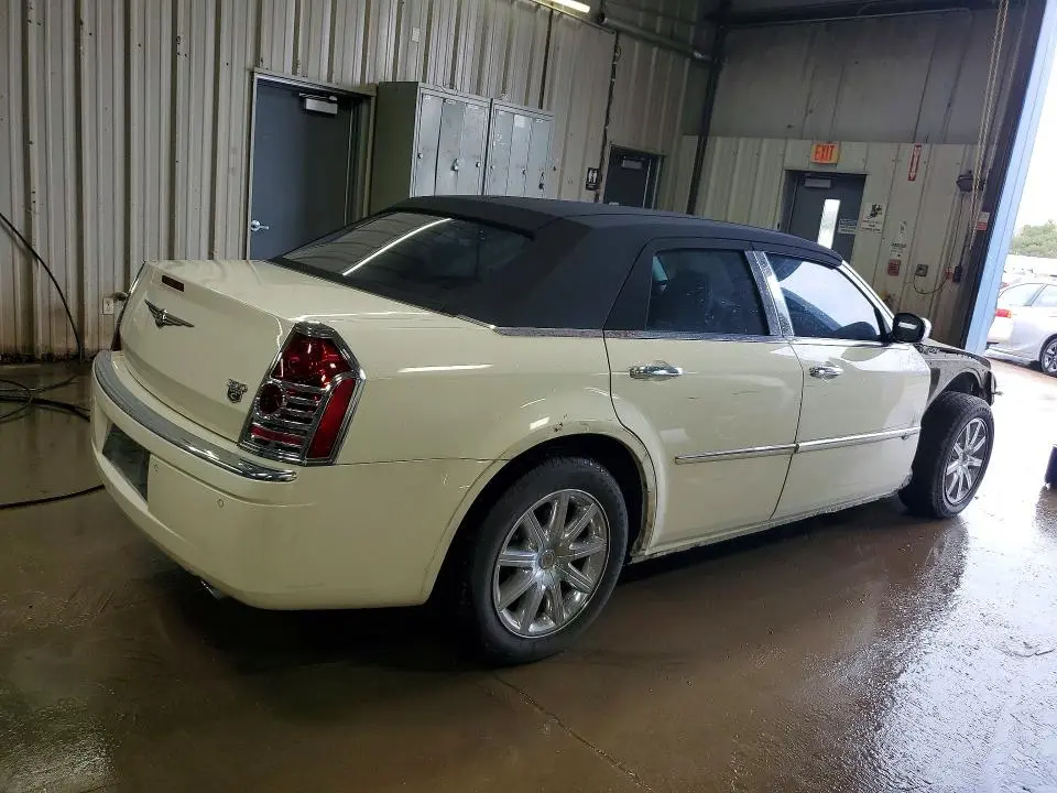 2010 CHRYSLER 300C   