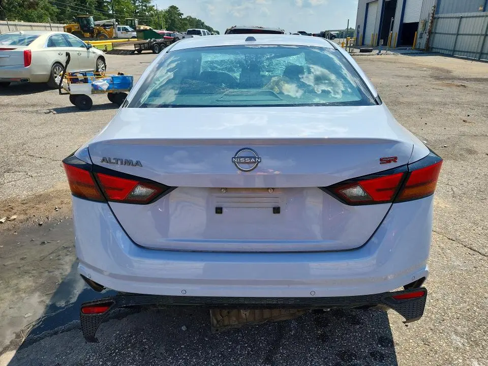2024 NISSAN ALTIMA SR  