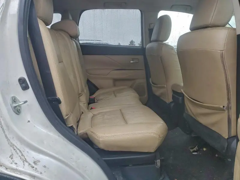 2016 MITSUBISHI OUTLANDER SE  