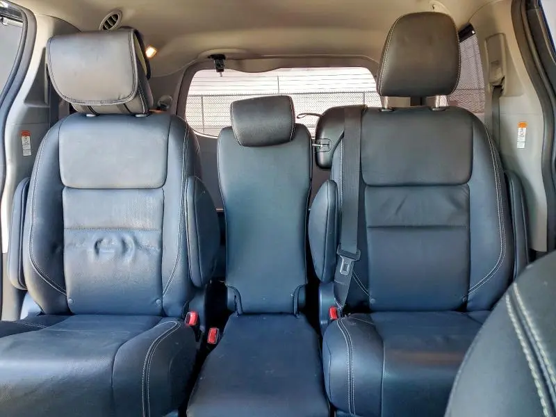 2020 TOYOTA SIENNA SE  