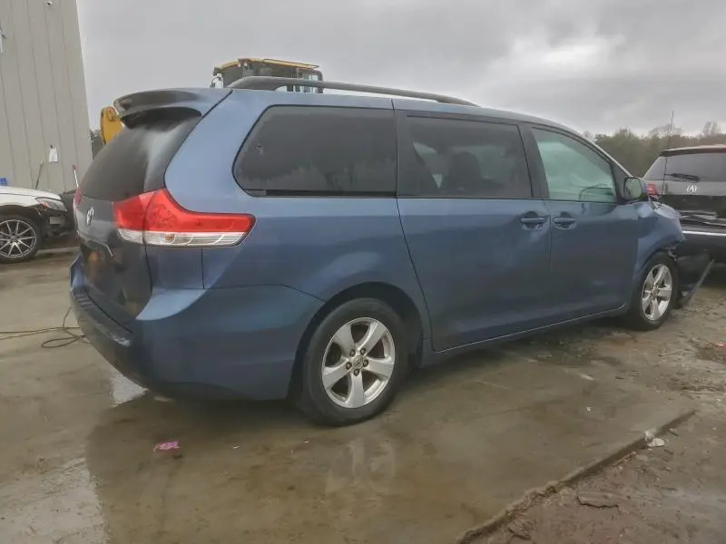 2014 TOYOTA SIENNA LE  