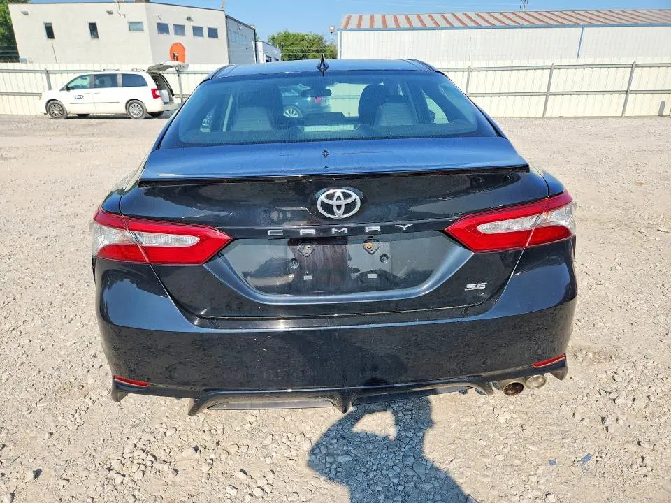 2019 TOYOTA CAMRY SE  