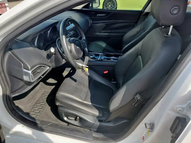 2017 JAGUAR XE PREMIUM  