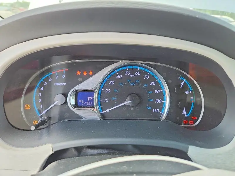 2013 TOYOTA SIENNA XLE 8-PASSENGER  