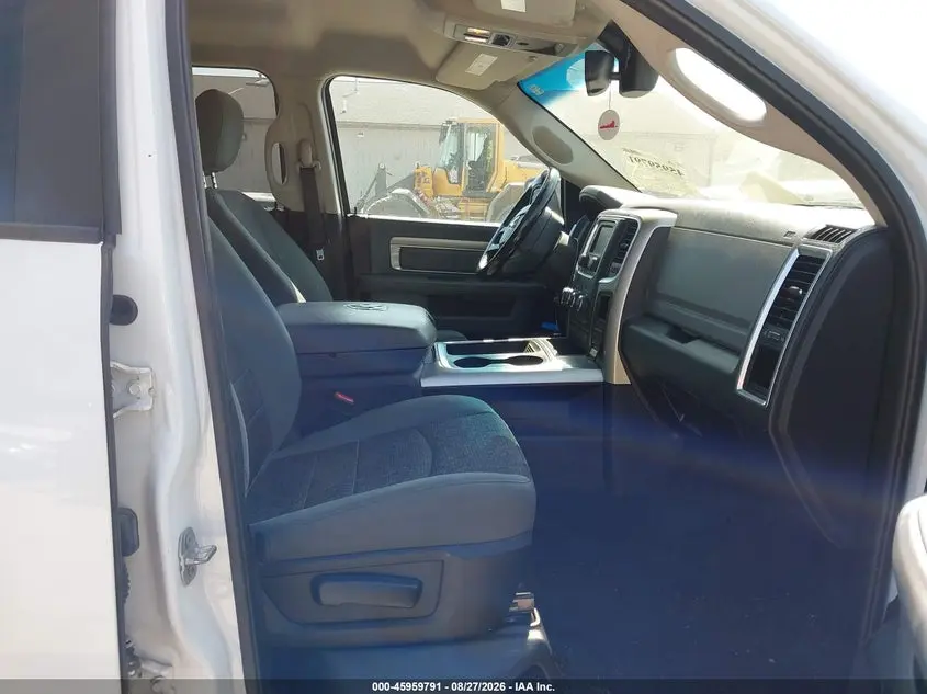 2016 RAM 1500 SLT