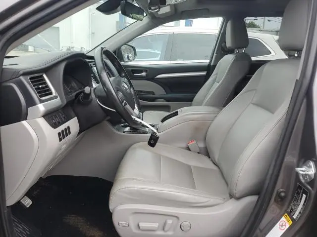 2018 TOYOTA HIGHLANDER SE  