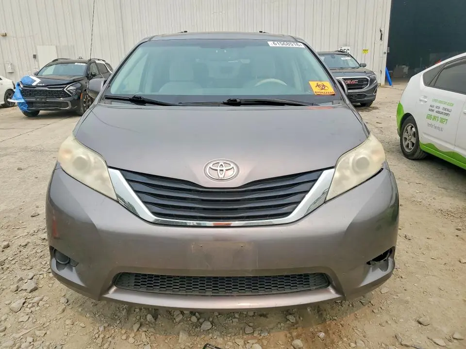 2011 TOYOTA SIENNA LE  