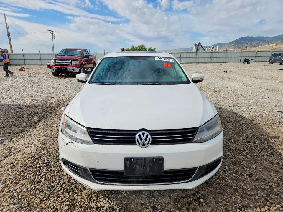 2013 VOLKSWAGEN JETTA SE  