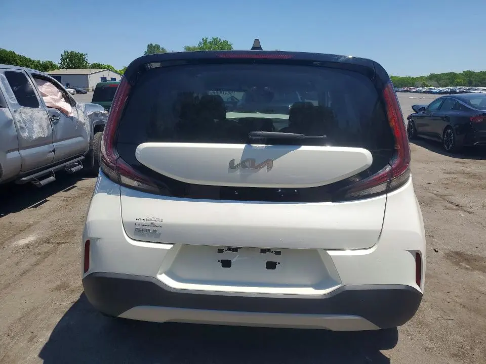 2023 KIA SOUL LX  