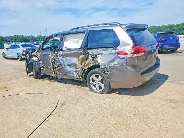 2014 TOYOTA SIENNA LE  