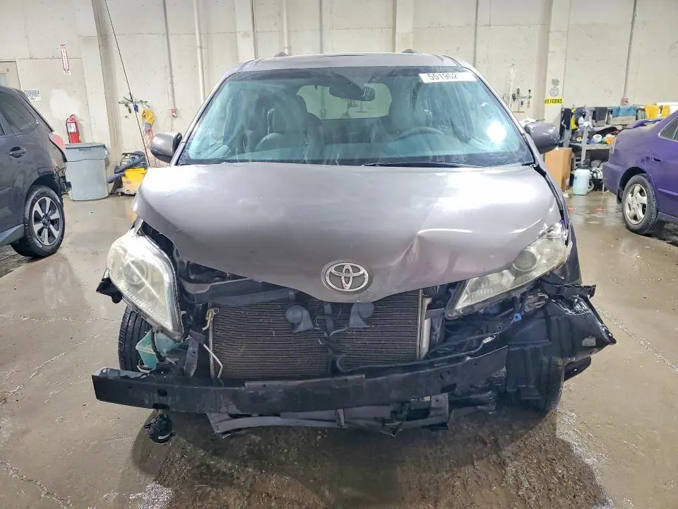 2013 TOYOTA SIENNA XLE 7-PASSENGER  