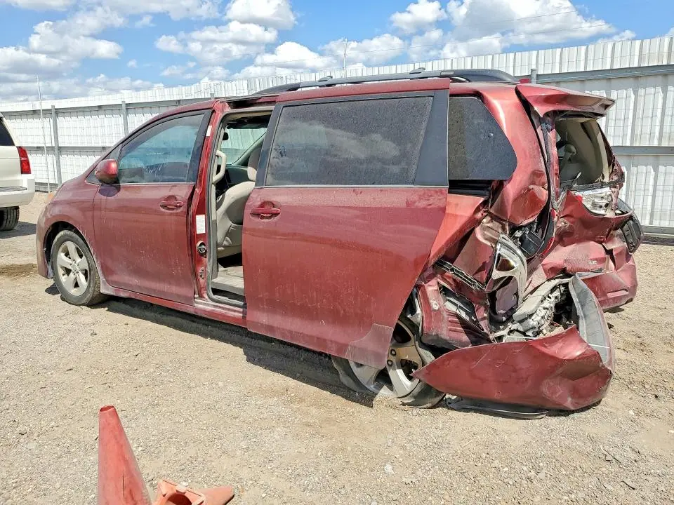 2018 TOYOTA SIENNA LE 8-PASSENGER  