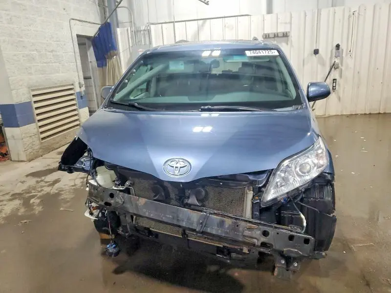 2015 TOYOTA SIENNA XLE  