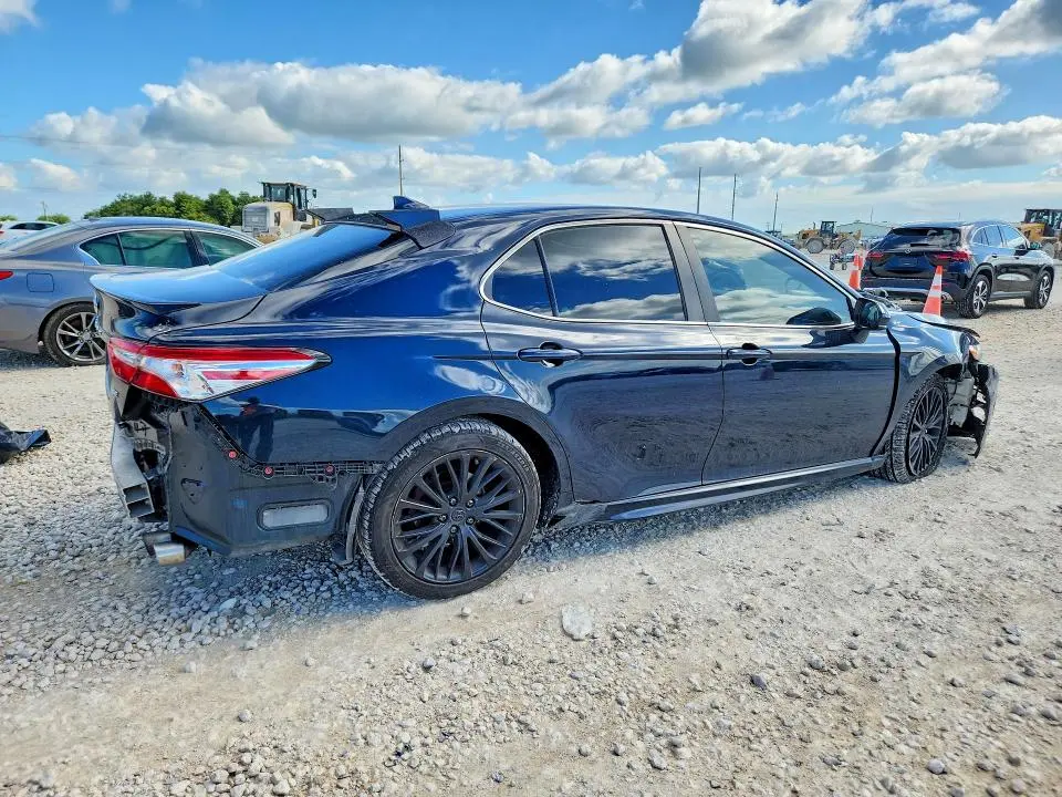 2020 TOYOTA CAMRY SE  