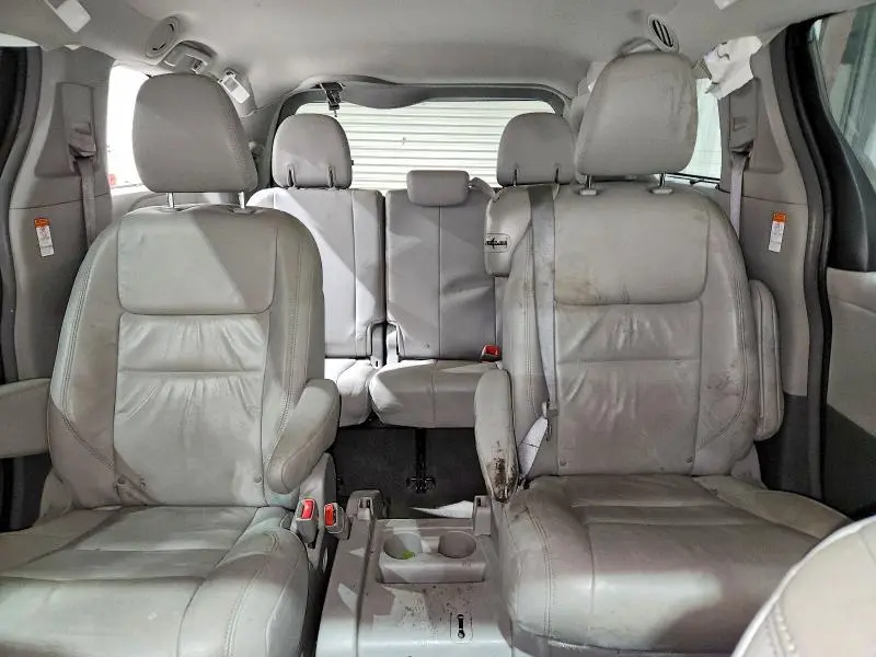 2019 TOYOTA SIENNA XLE 8-PASSENGER  