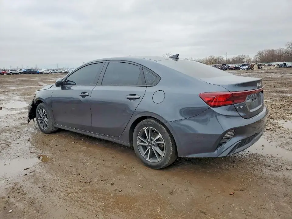 2023 KIA FORTE LX  