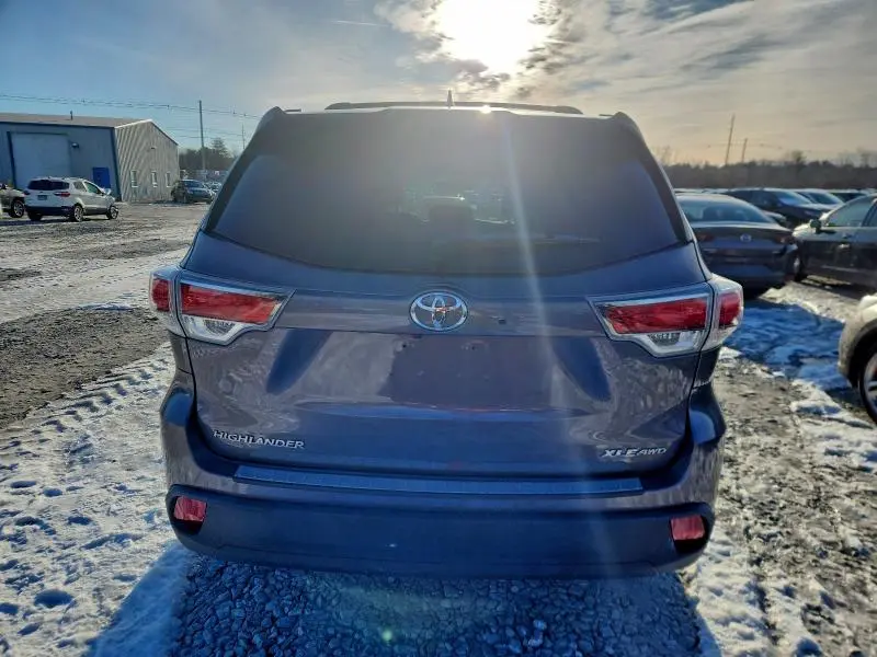 2016 TOYOTA HIGHLANDER XLE  