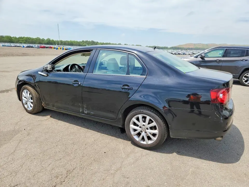 2010 VOLKSWAGEN JETTA LIMITED  