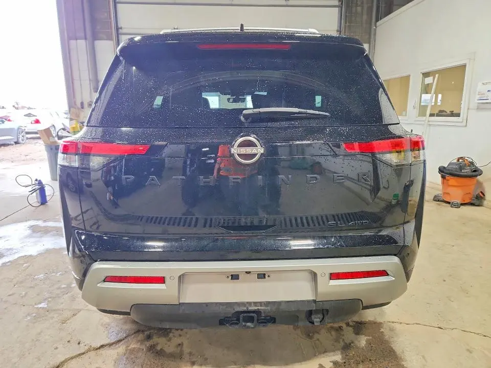 2023 NISSAN PATHFINDER SL  