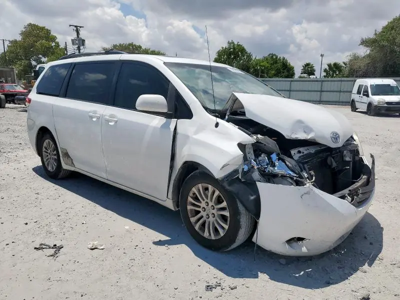 2012 TOYOTA SIENNA XLE  