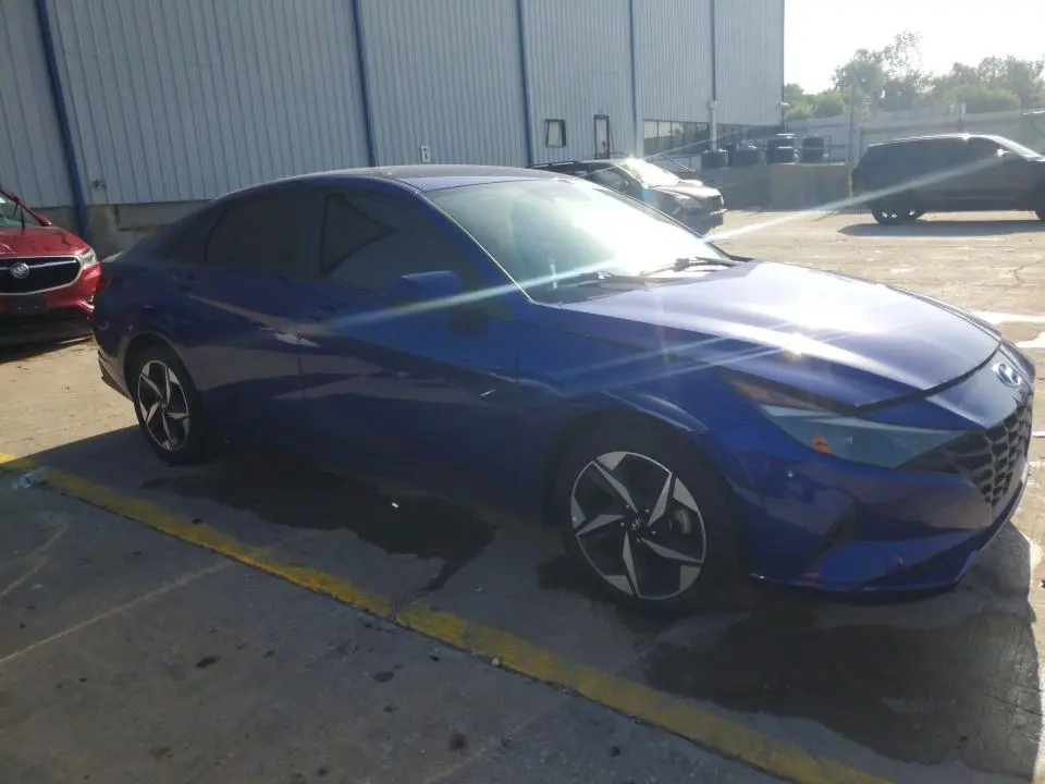 2023 HYUNDAI ELANTRA SEL  
