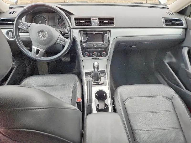 2013 VOLKSWAGEN PASSAT   