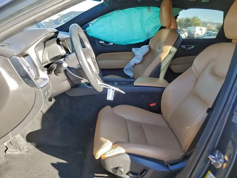 2019 VOLVO XC60 T5 MOMENTUM  