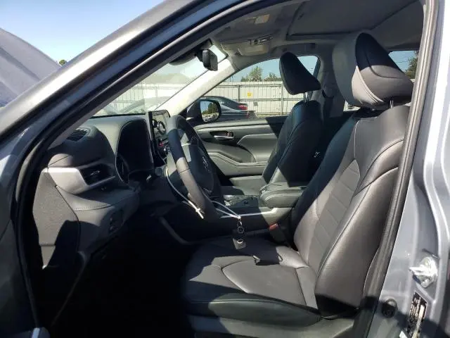 2022 TOYOTA HIGHLANDER XLE  