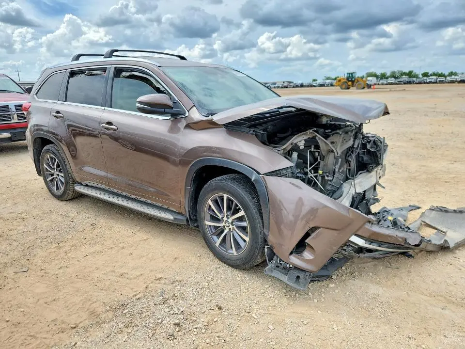 2017 TOYOTA HIGHLANDER XLE  