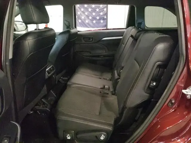 2016 TOYOTA HIGHLANDER LE  