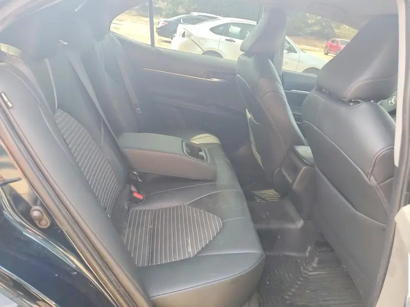 2019 TOYOTA CAMRY SE  