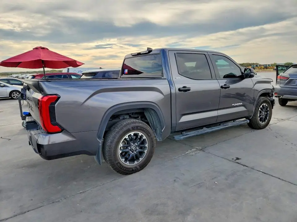 2024 TOYOTA TUNDRA SR5  