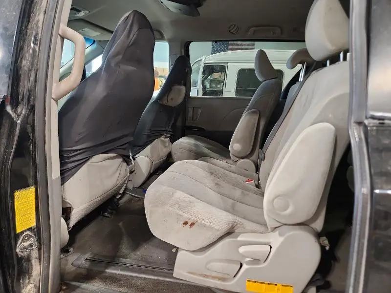 2011 TOYOTA SIENNA LE  