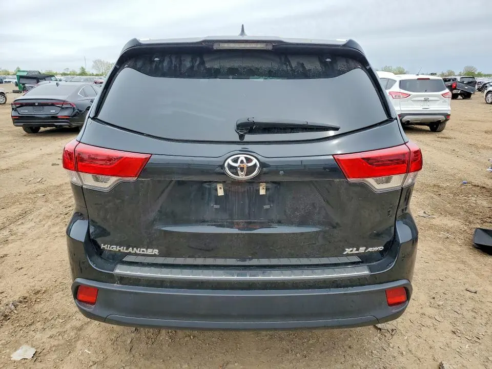 2018 TOYOTA HIGHLANDER XLE  