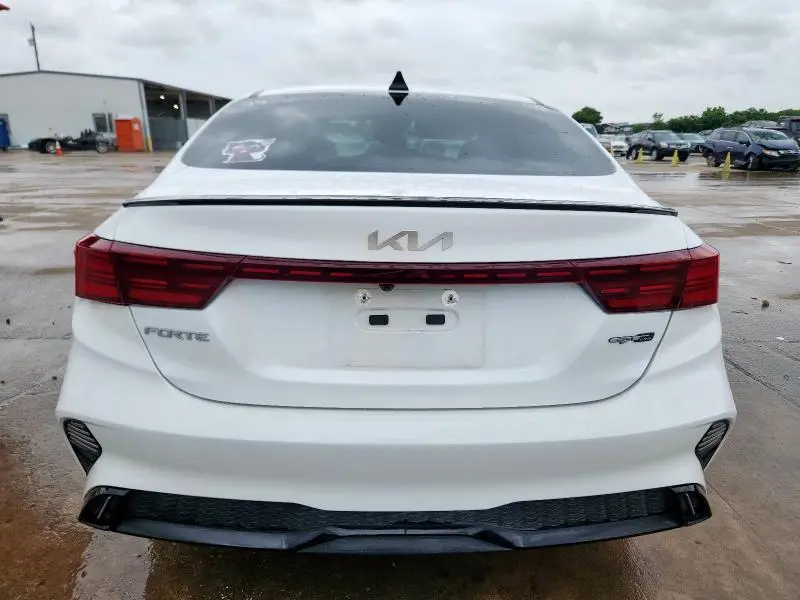 2024 KIA FORTE GT LINE  