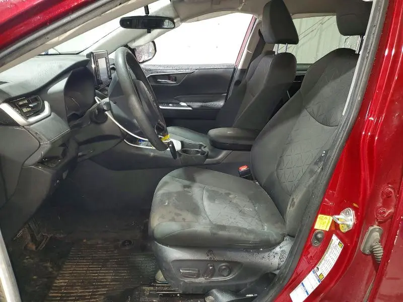 2021 TOYOTA RAV4 XLE  