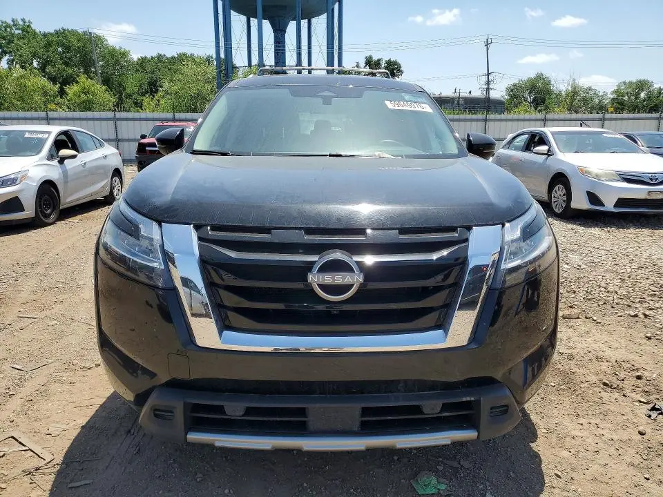 2024 NISSAN PATHFINDER SL  