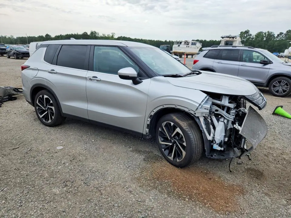 2024 MITSUBISHI OUTLANDER SE  