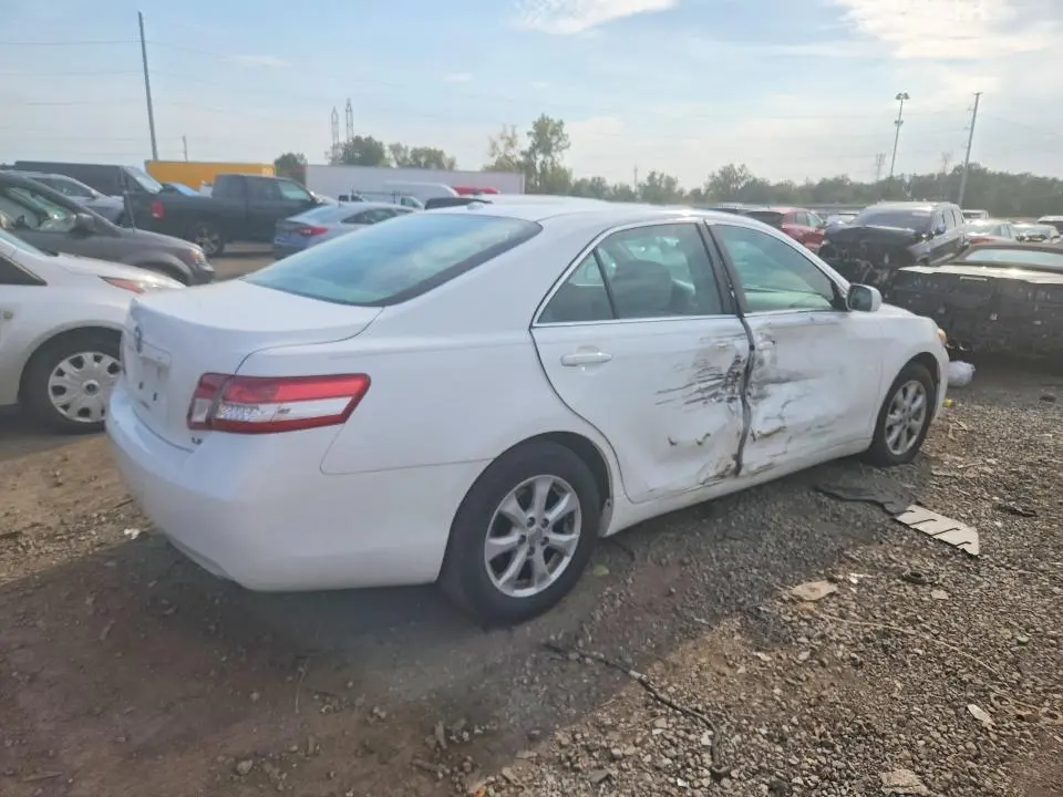 2011 TOYOTA CAMRY LE  