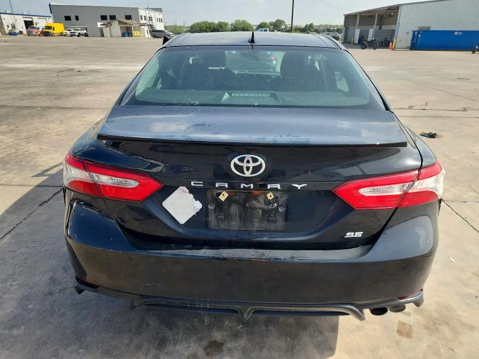 2019 TOYOTA CAMRY SE  