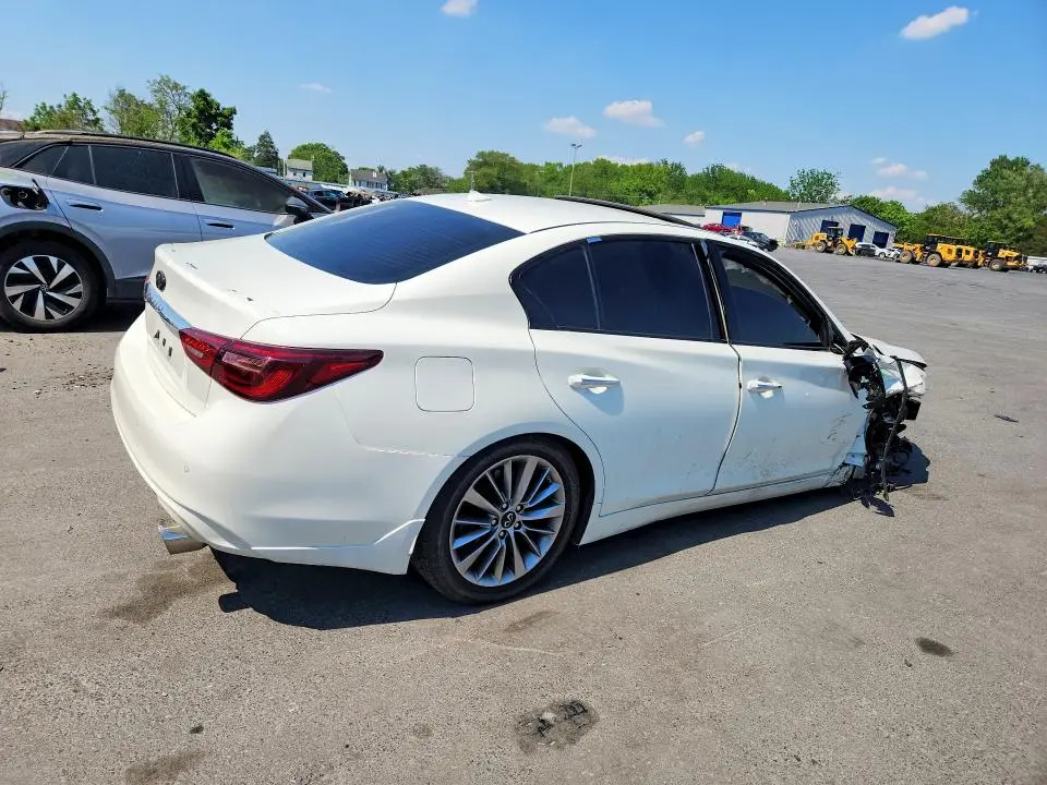 2022 INFINITI Q50 LUXE  