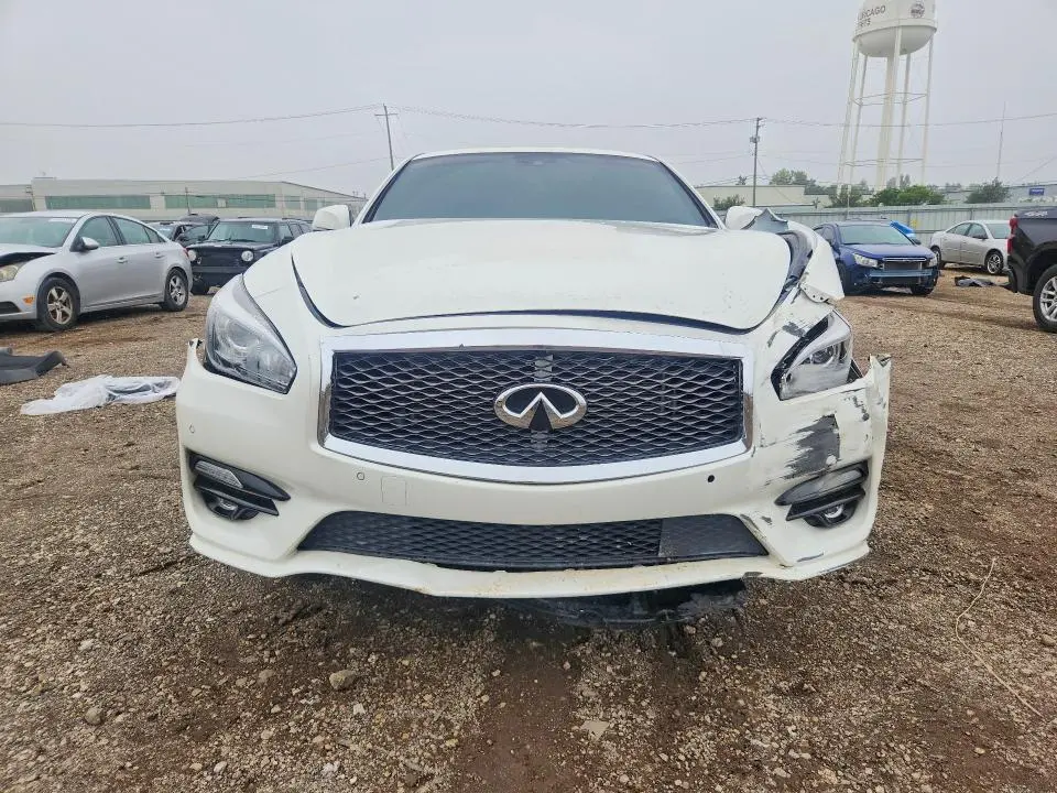 2018 INFINITI Q70 5.6 LUXE  