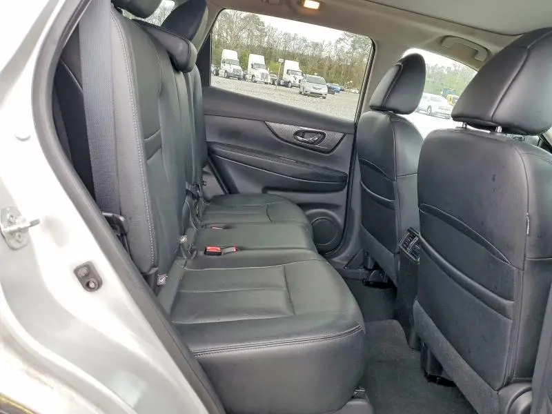 2016 NISSAN ROGUE SL  