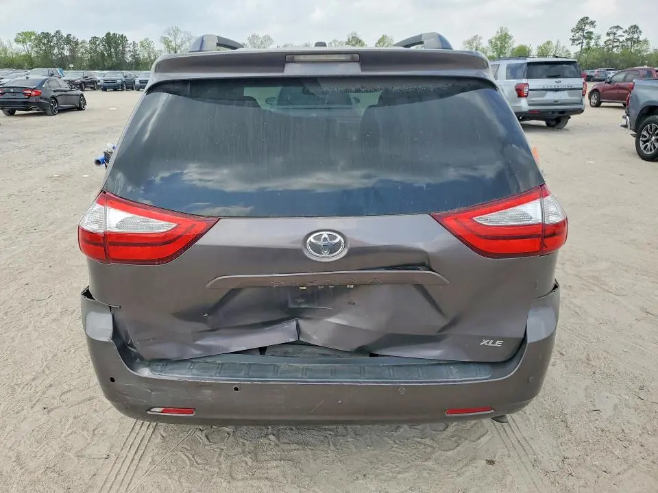 2016 TOYOTA SIENNA XLE PREMIUM 8-PASSENGER  