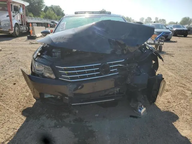 2017 VOLKSWAGEN PASSAT SE  