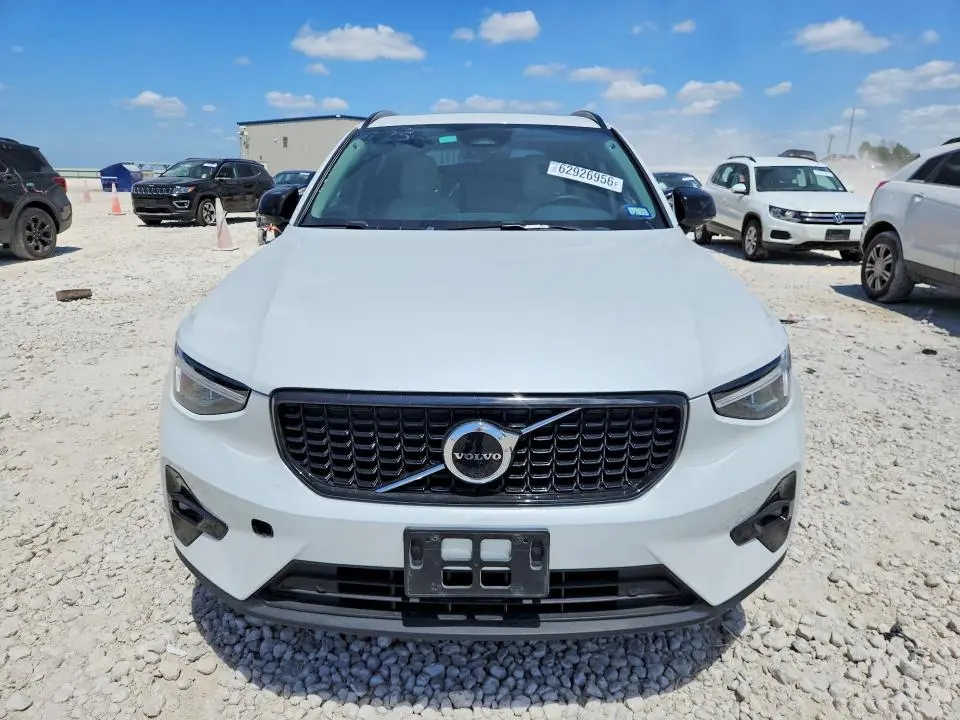 2023 VOLVO XC40 PLUS  